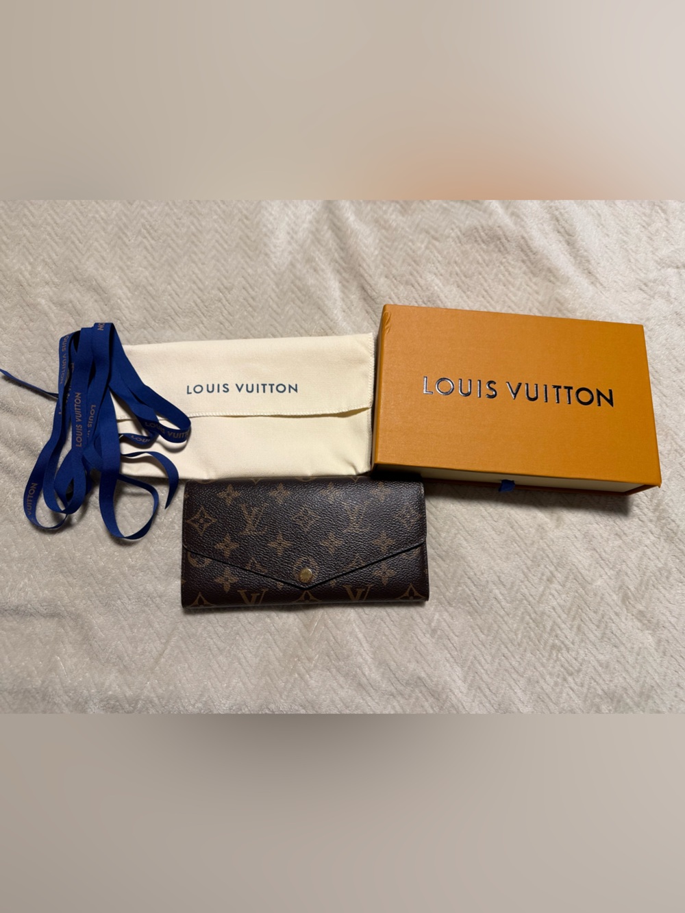 Louis Vuitton Monogram Sarah Wallet